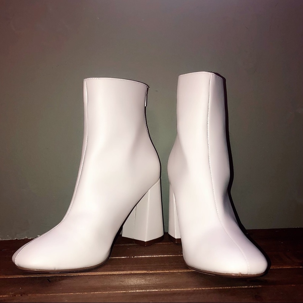 Boohoo White Chunky Heel Booties ⭐️